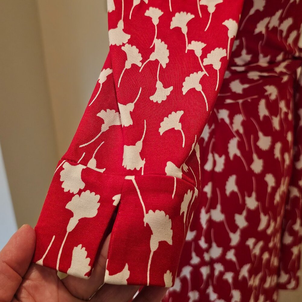 DVF Silk Julian Wrap Dress, EUC, Size 10 - Picture 6 of 6